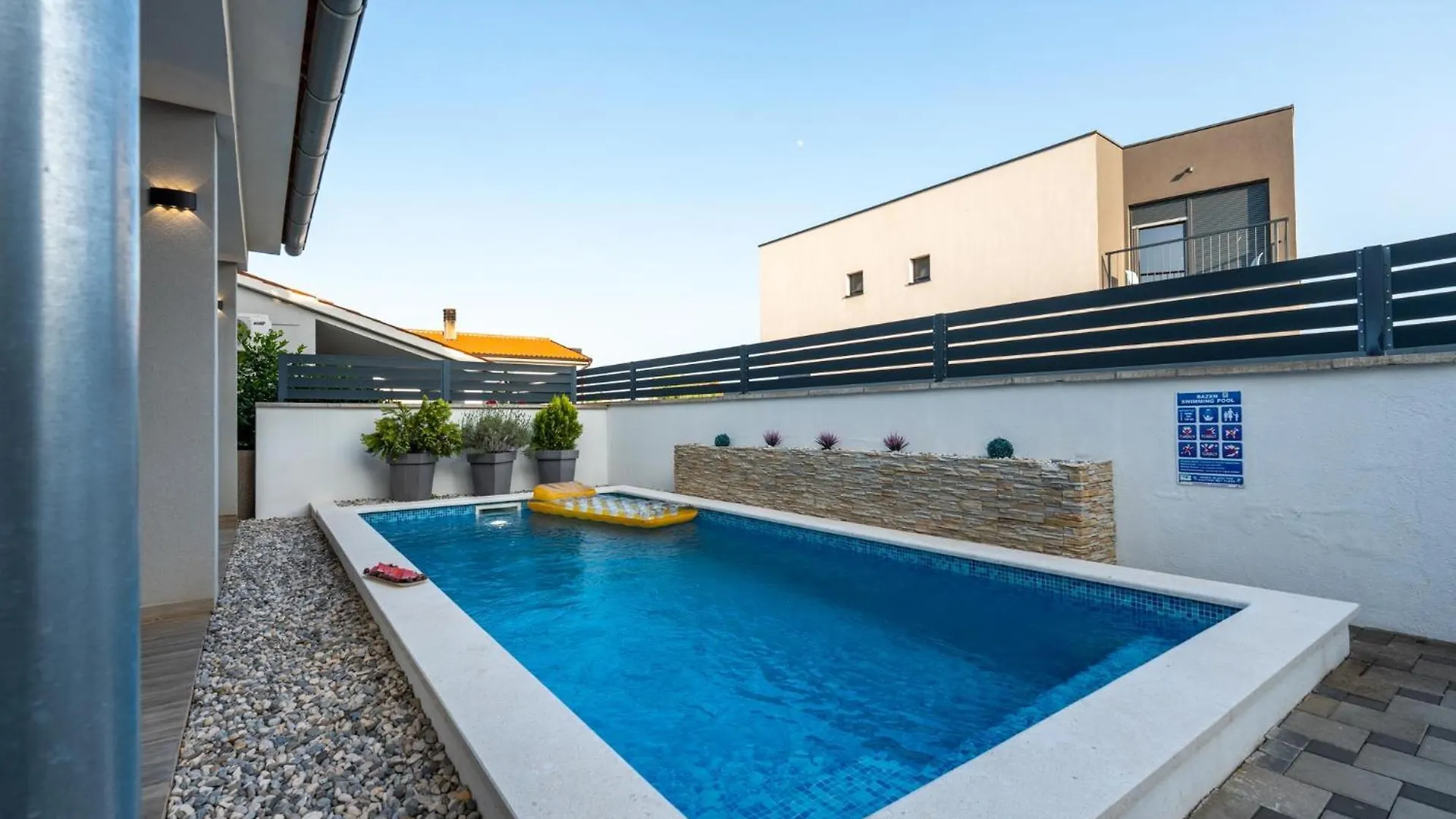 فيلا House Adeo With Private Pool, بولا فيلة