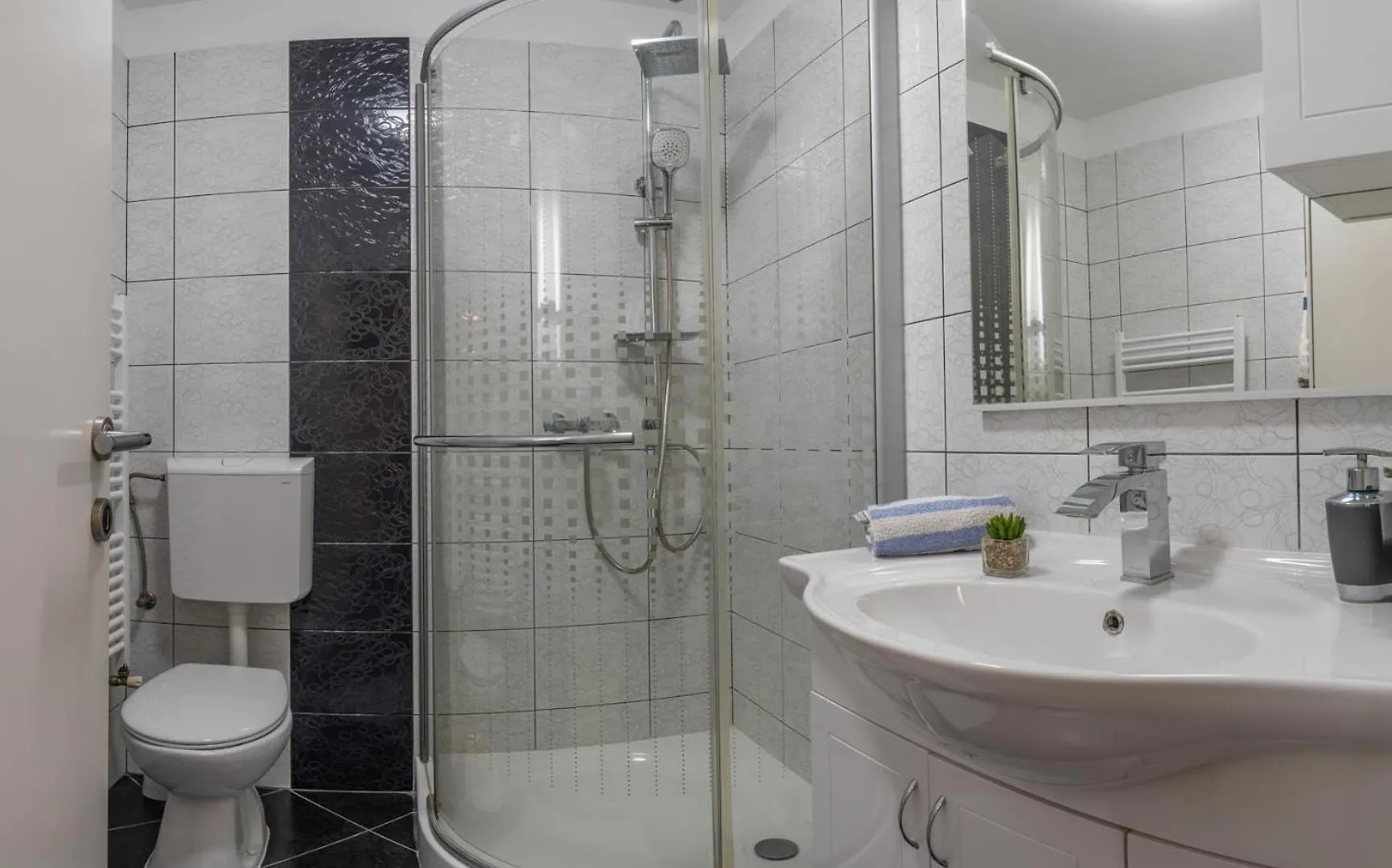 فيلا House Adeo With Private Pool, بولا فيلة